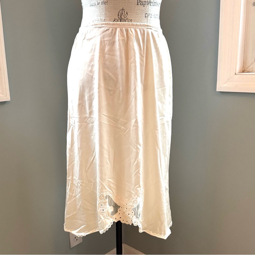 JCPenny vintage cream half slip eyelet lace and mesh detail EVC size M